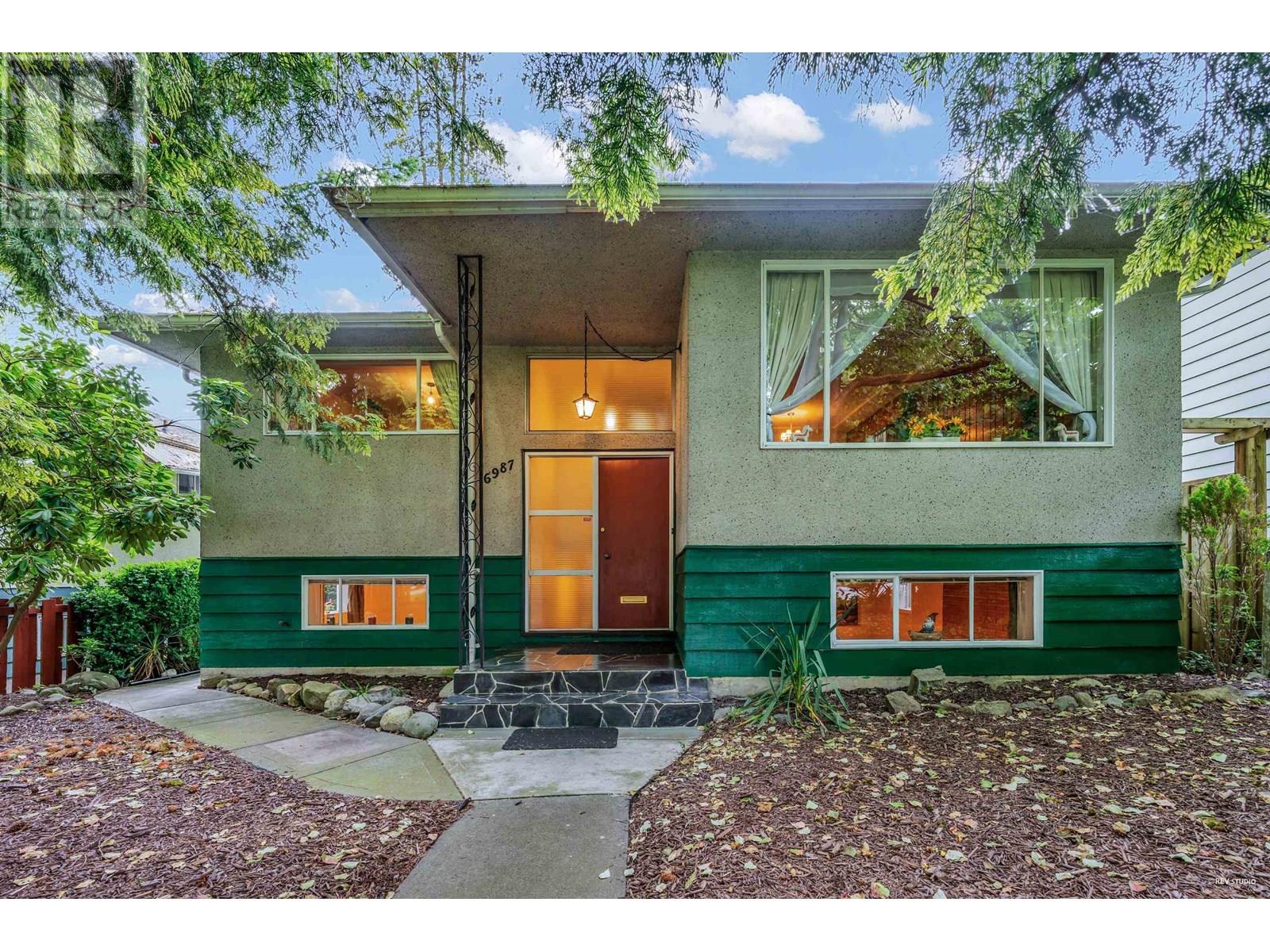 6987 Tyne St, Vancouver, BC V5S 3M4