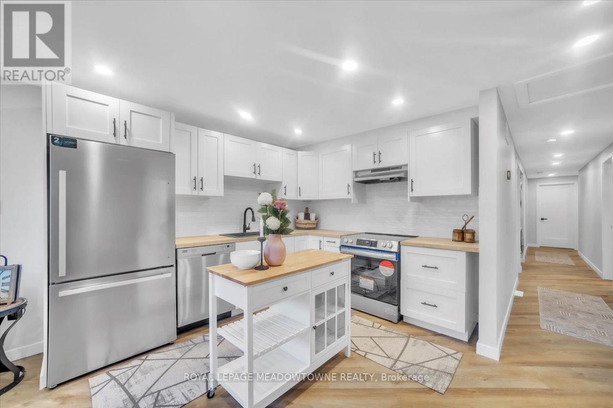 80 Mcanulty Blvd, Hamilton, ON L8H 3H1