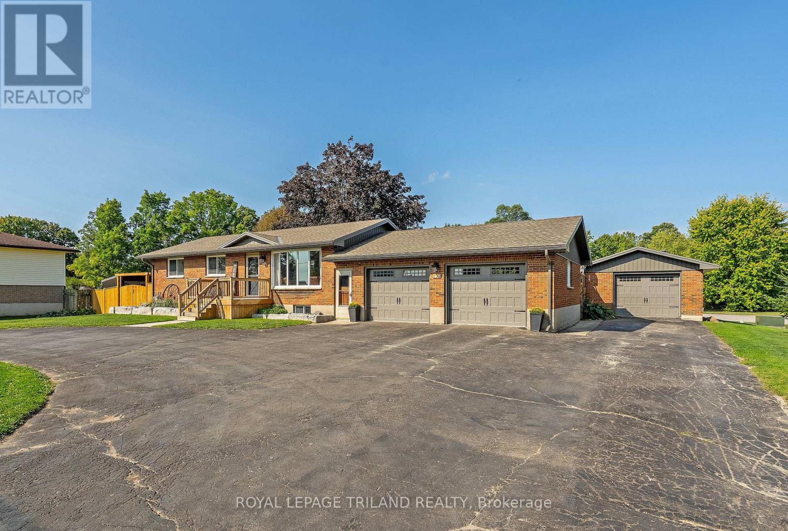177 Queen St, North Middlesex, ON N0M 1A0