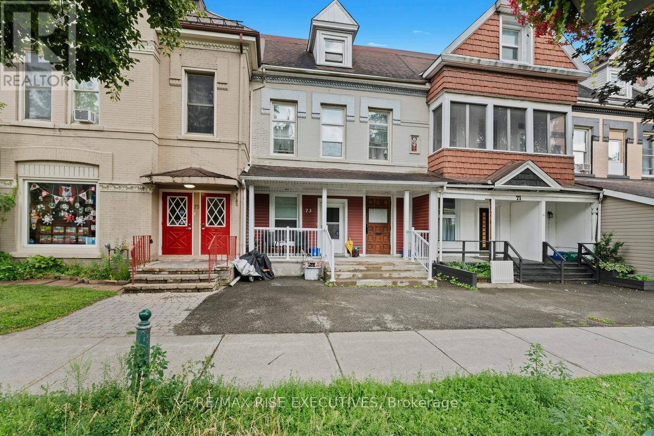 73 King St E, Brockville, ON K6V 1B2