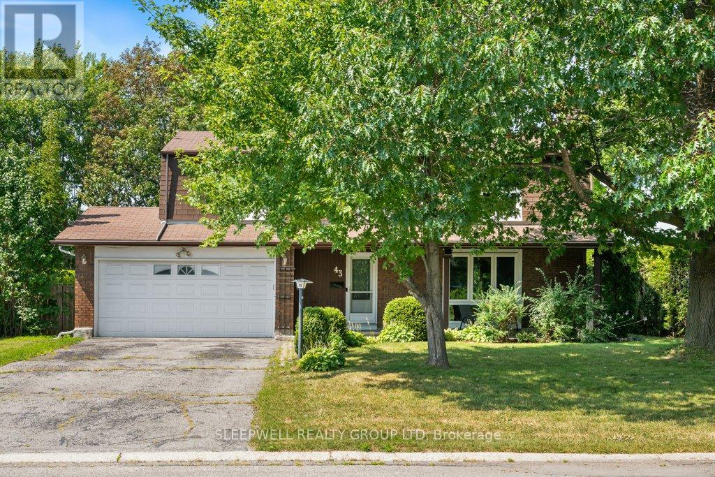 43 Parkglen Dr, Ottawa, ON K2G 3G7