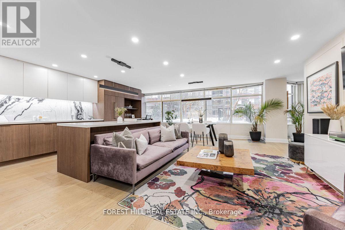 201 900 Yonge St, Toronto, ON M4W 3P5