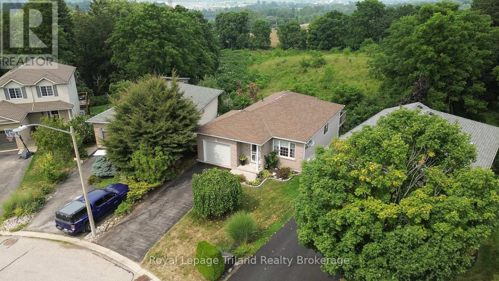 36 Rossiter Rd, Ingersoll, ON N5C 4E1