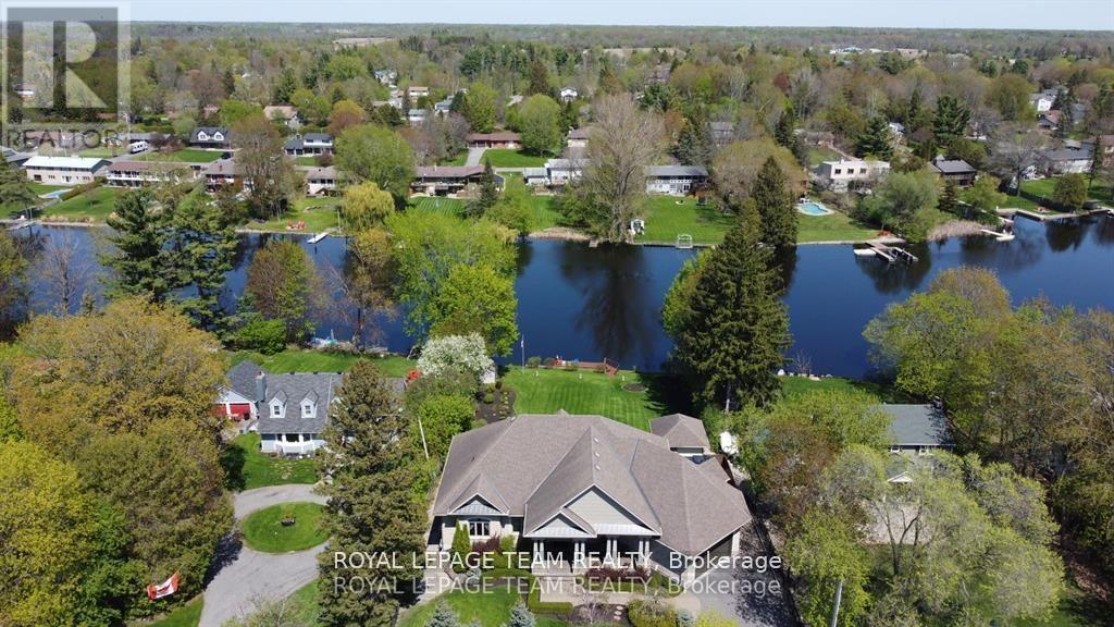 5591 Manotick Main St, Ottawa, ON K4M 1A4