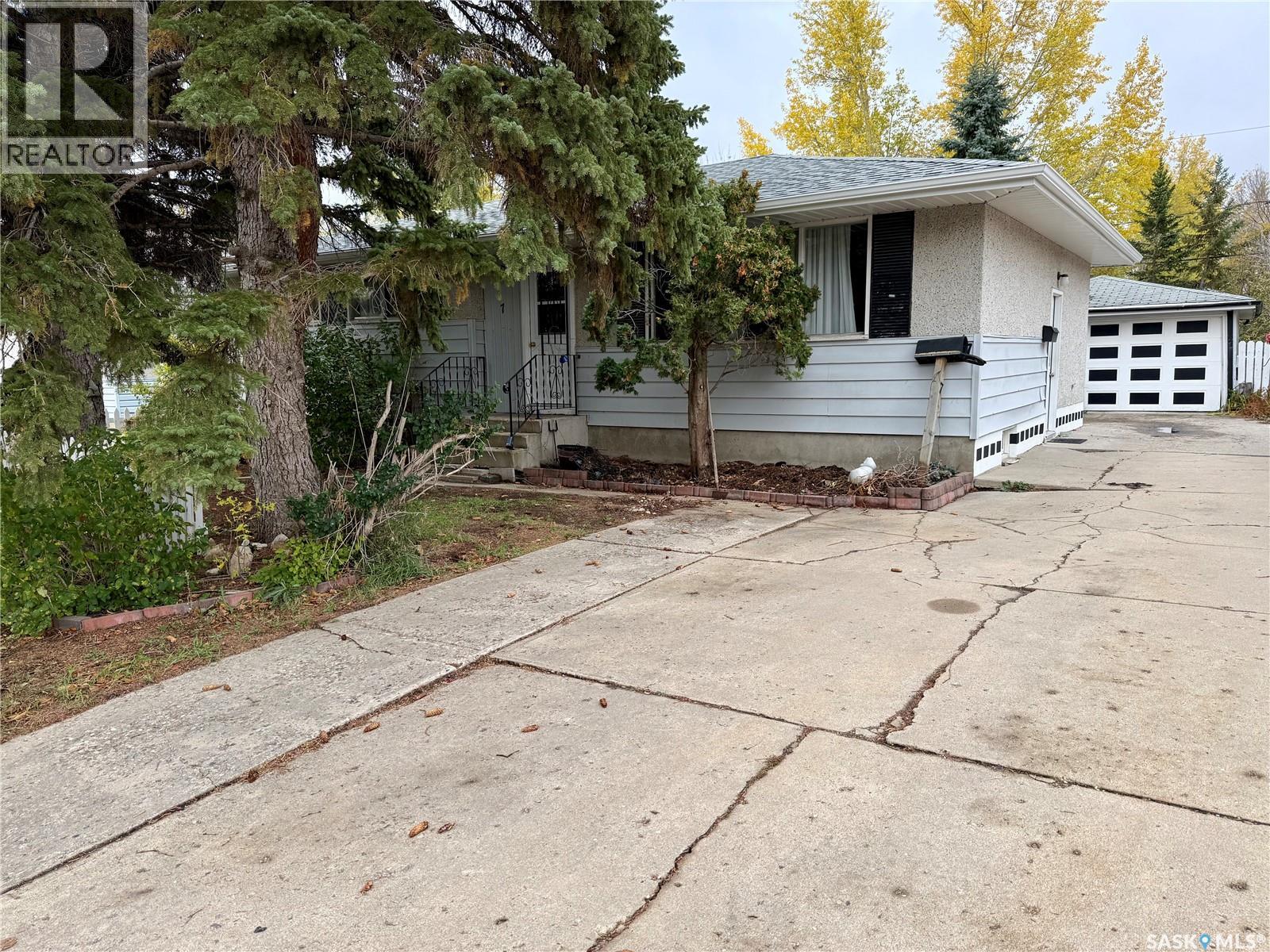 7 Hyde Ave, Regina, SK S4R 3X8