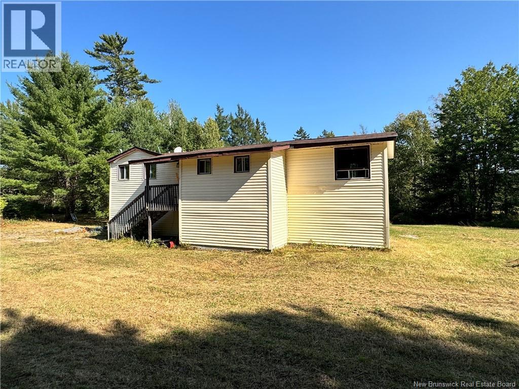 49 Lake Rd, South Oromocto Lake, NB E5L 2S7