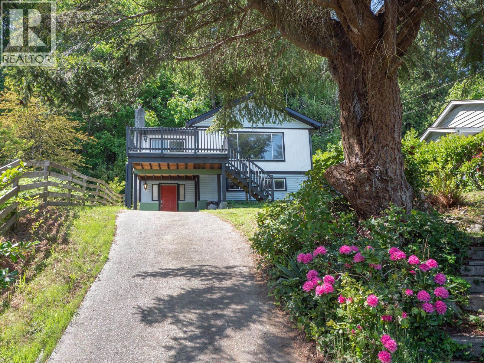 642 Gower Point Rd, Gibsons, BC V0N 1V8