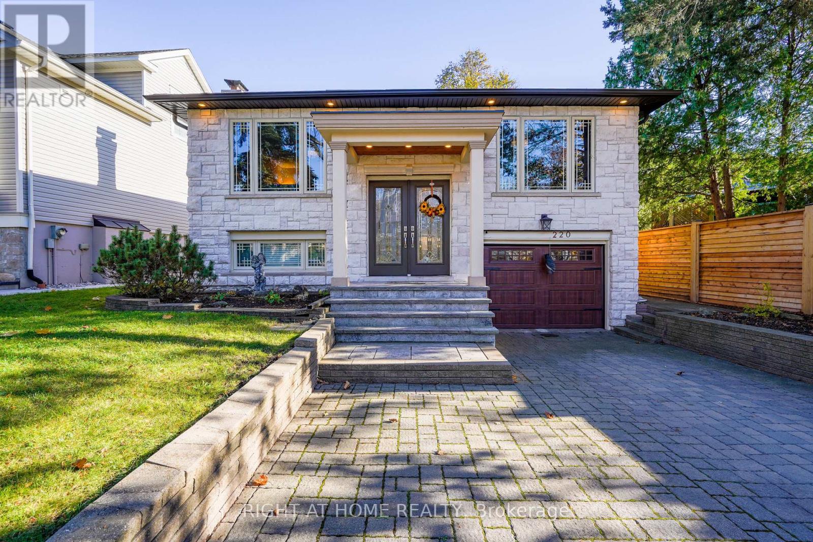 220 Overton Pl, Oakville, ON L6H 1E9
