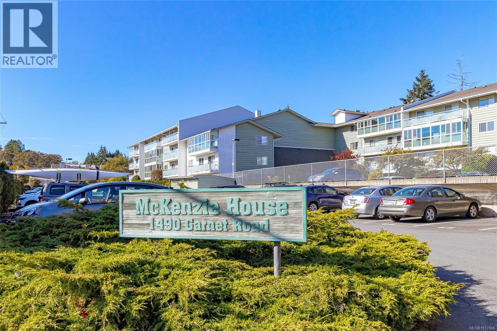 1490 Garnet Rd Unit 310 Rd, Saanich, BC V8P 5L1