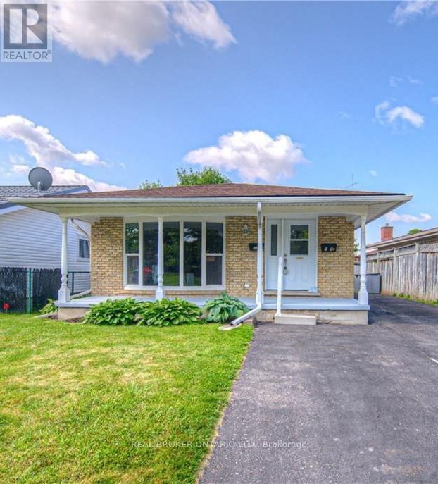 119 Kingswood Dr, Kitchener, ON N2E 1B2