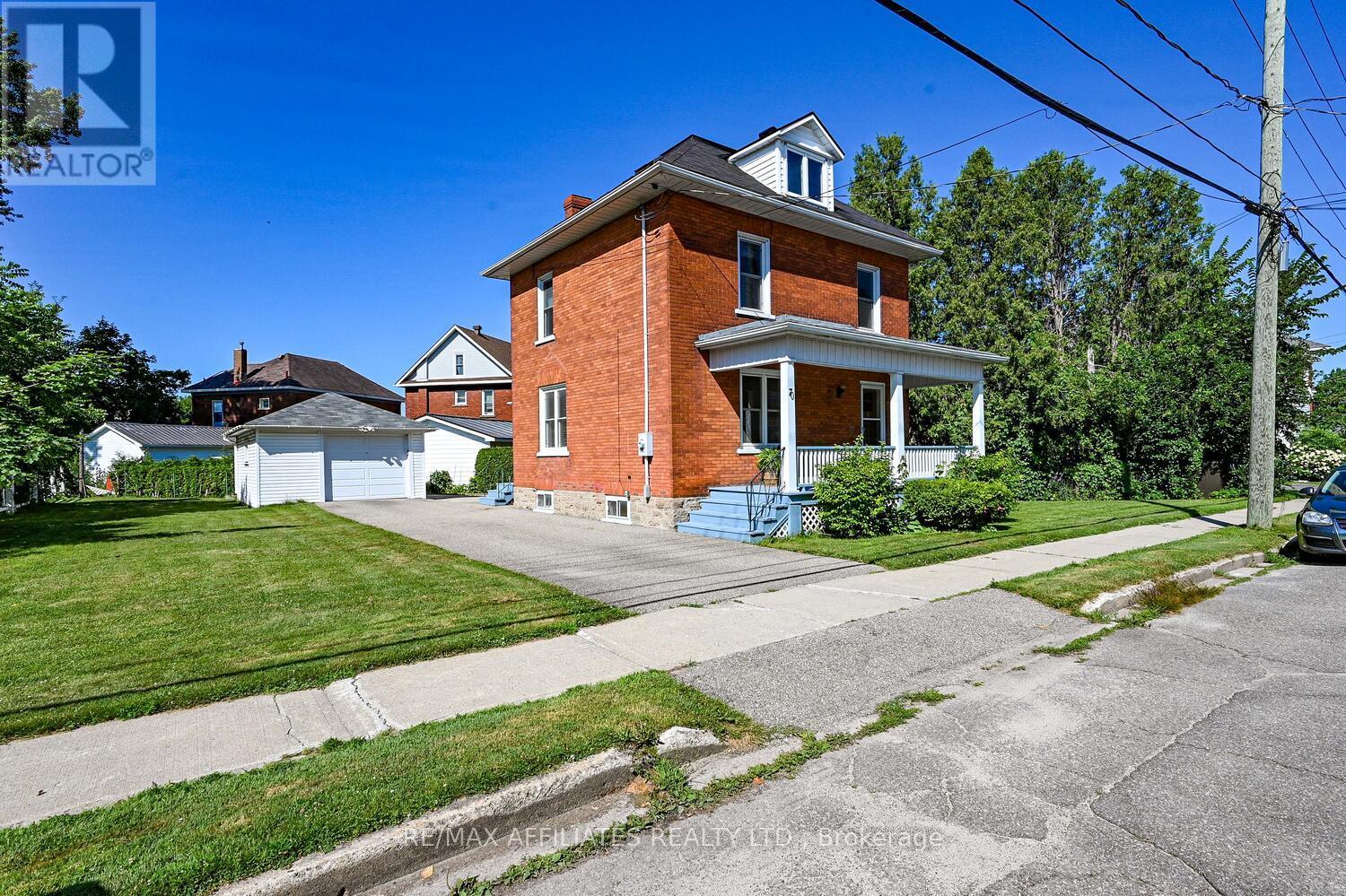 70 Mcgill St N, Smiths Falls, ON K7A 2J9