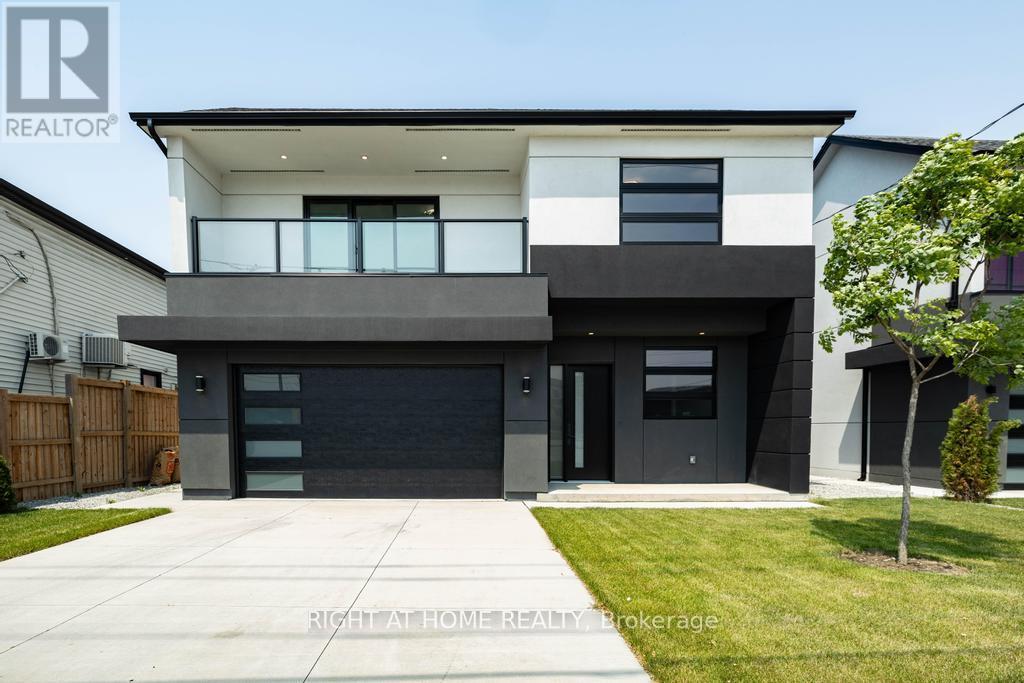 16 Walsh Ave, Toronto, ON M9M 1B6