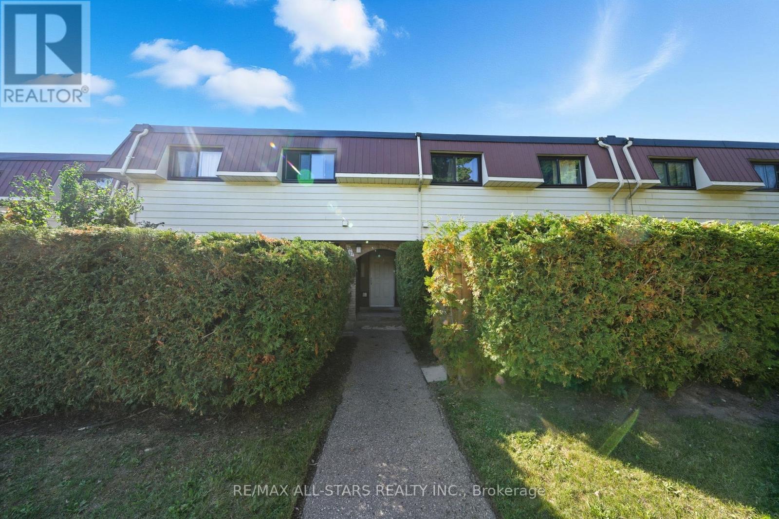 20 506 Normandy St, Oshawa, ON L1H 7N8