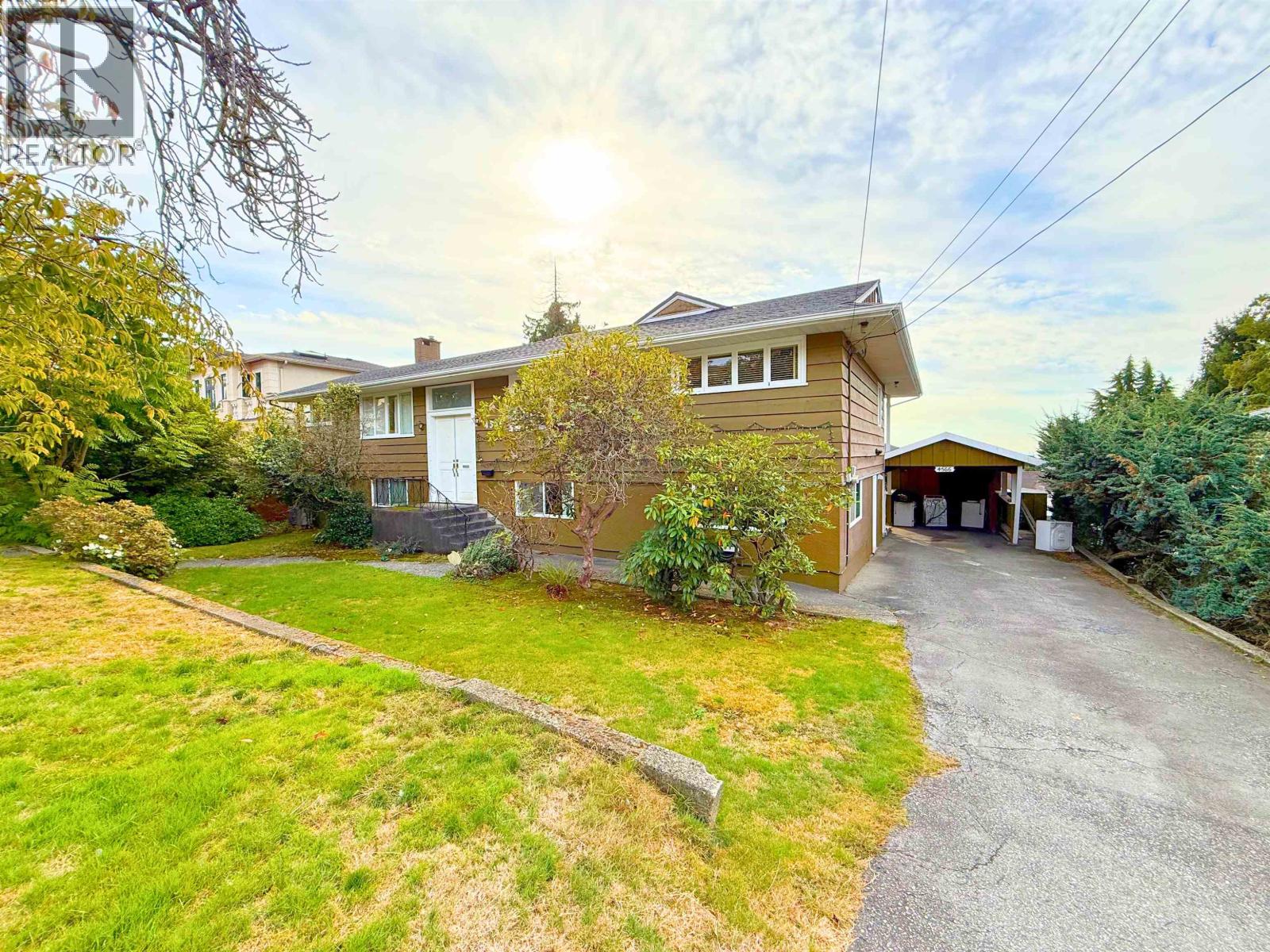 4566 Neville St, Burnaby, BC V5J 2G8