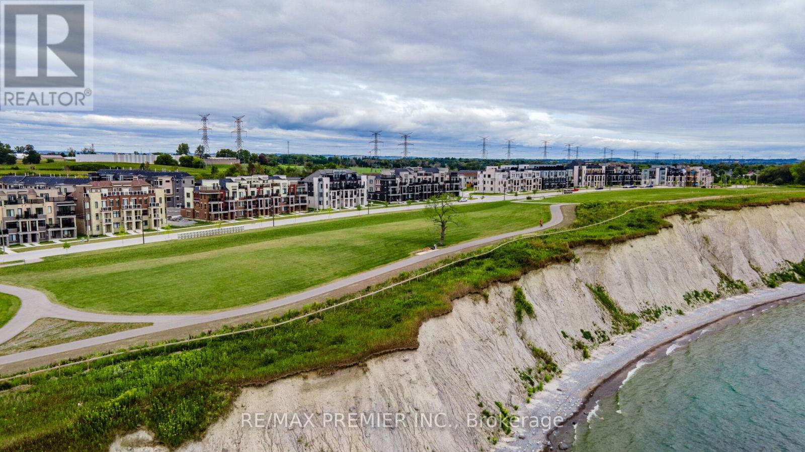 30 Lookout Dr #a, Clarington, ON L1C 7G2