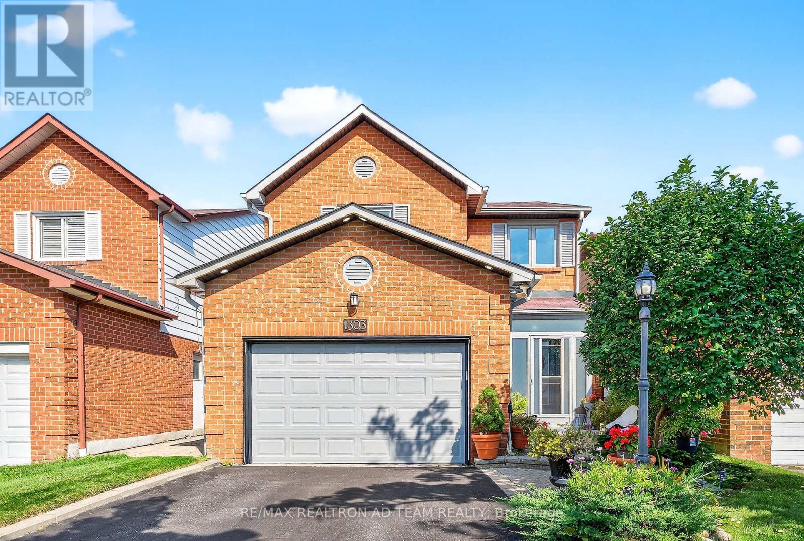 1303 Redwood Ln, Pickering, ON L1X 1C4
