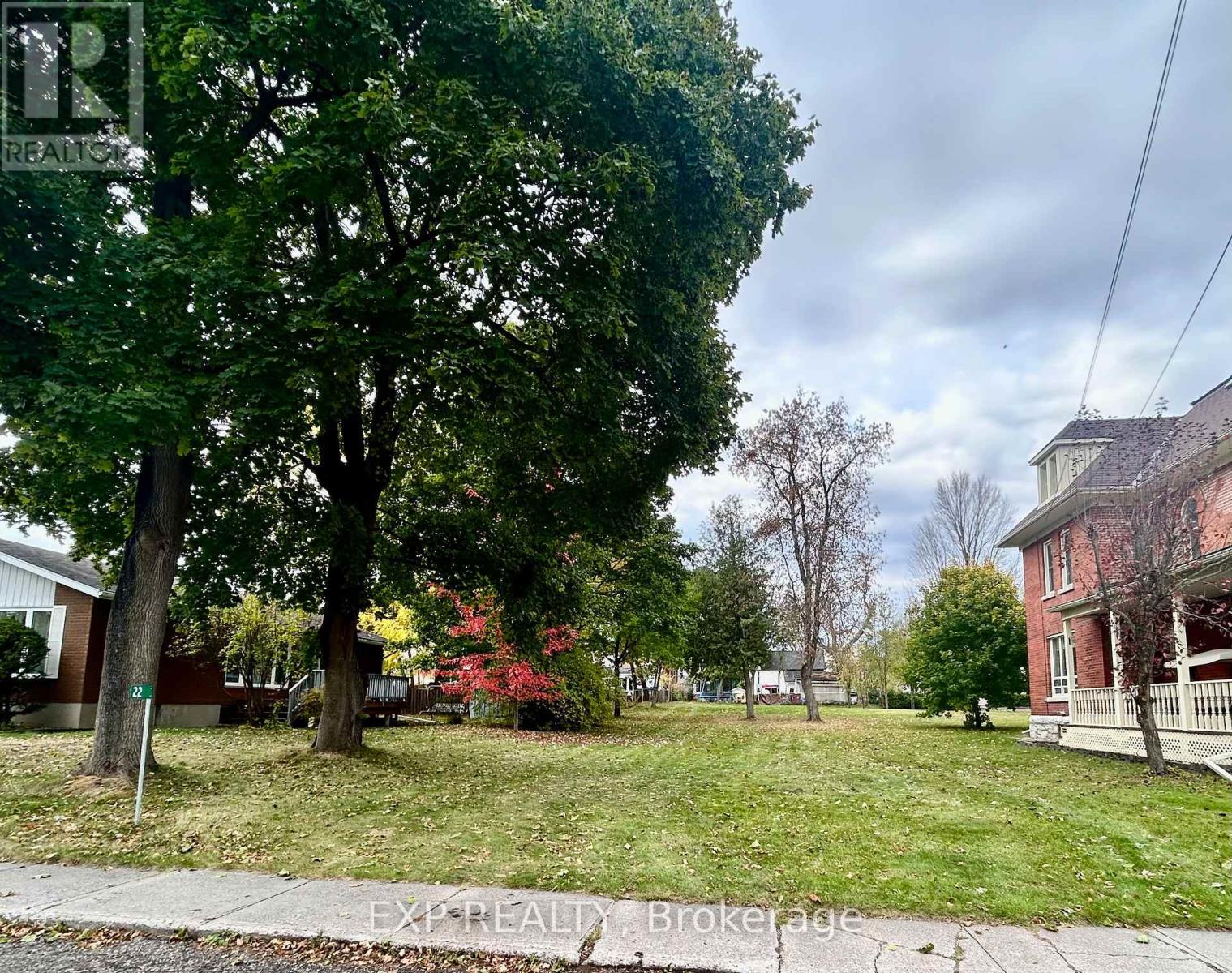 22 Lorne St N, Renfrew, ON K7V 1K9