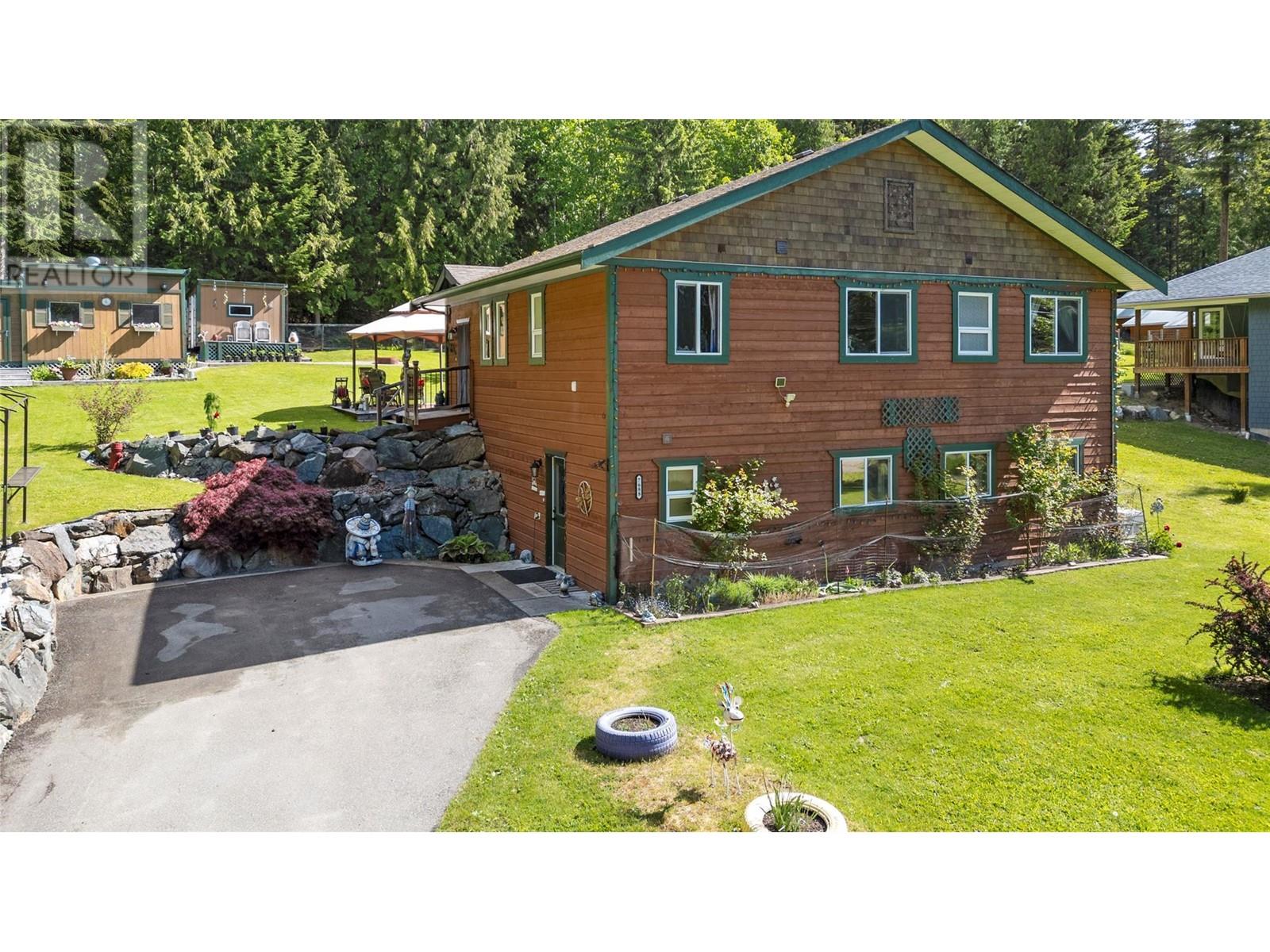 7688 Mountain Dr, Anglemont, BC V0E 1M8