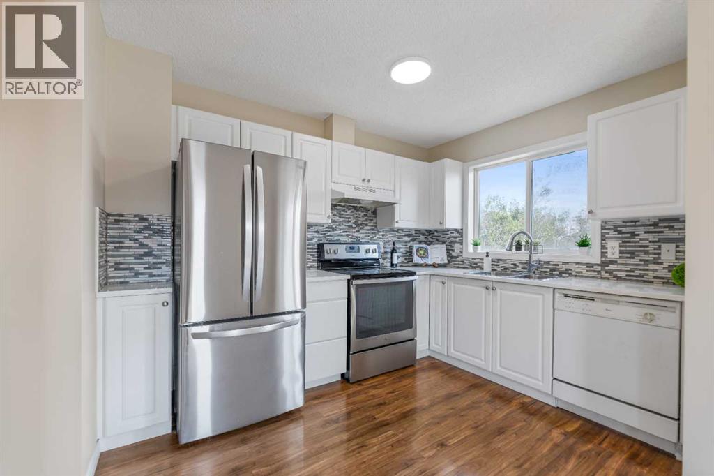 4 Citadel Pt NW, Calgary, AB T3G 5L2