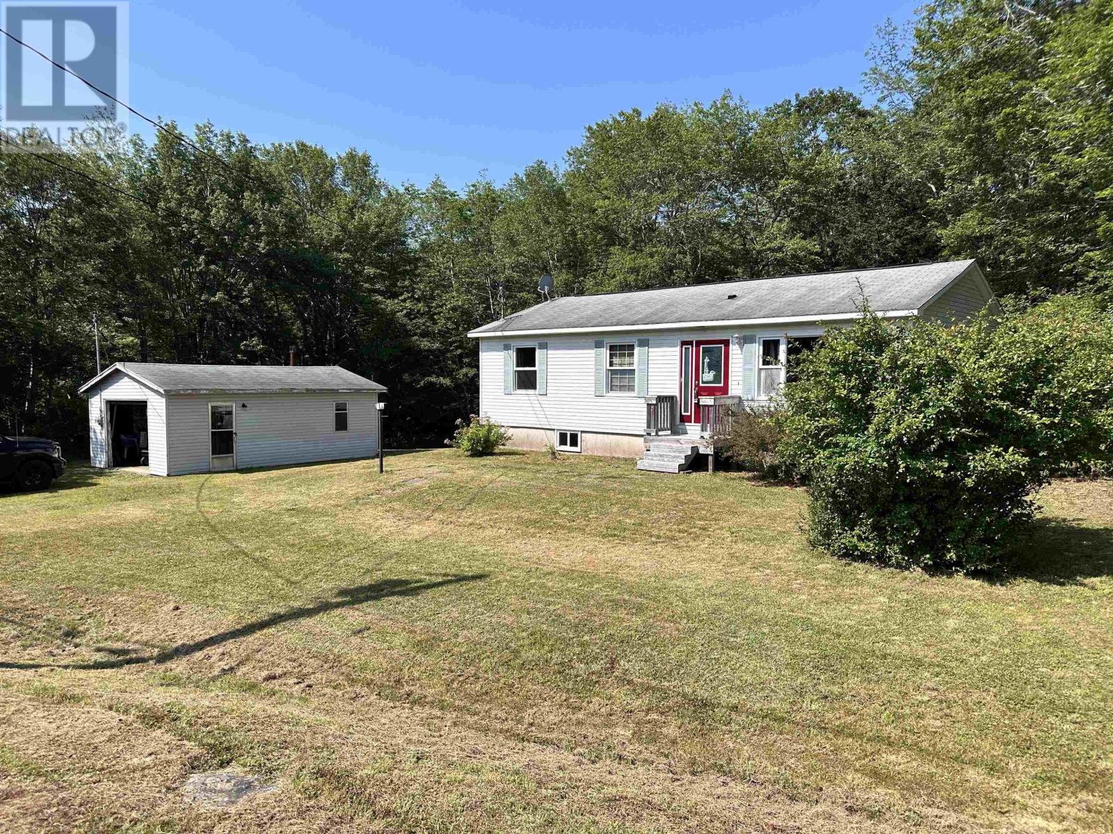 41 James St, Brooklyn, NS B0J 1H0