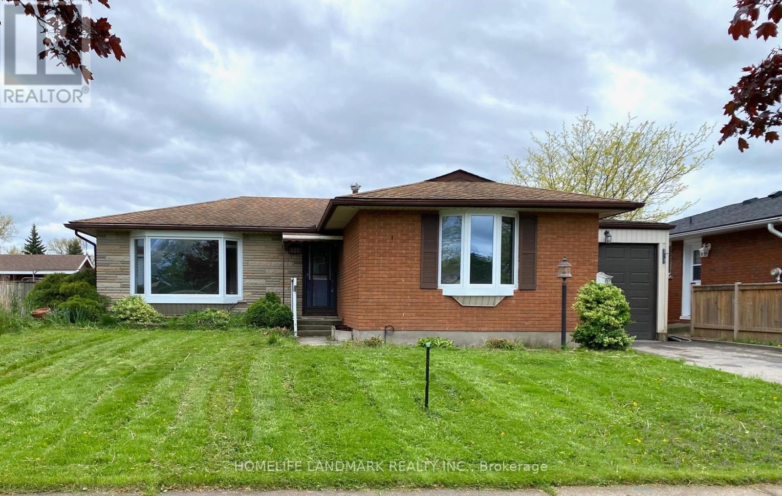 6986 Centennial St, Niagara Falls, ON L2G 2Z1