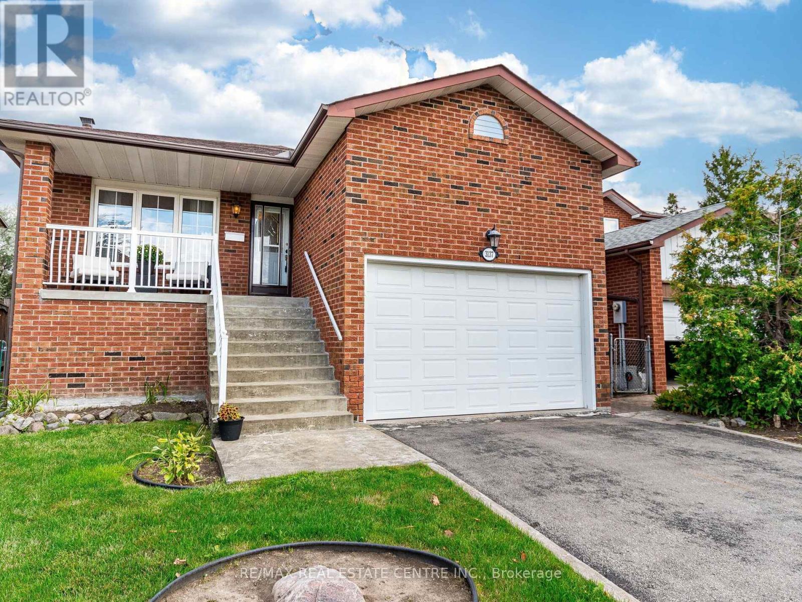 3137 Sunnyhill Dr, Mississauga, ON L4X 2K5