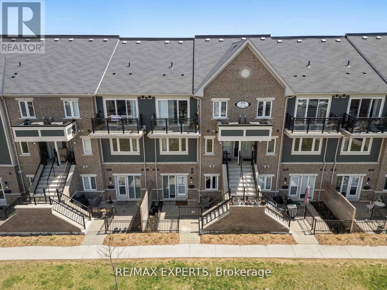 127 250 Sunny Meadow Blvd, Brampton, ON L6R 3Y7