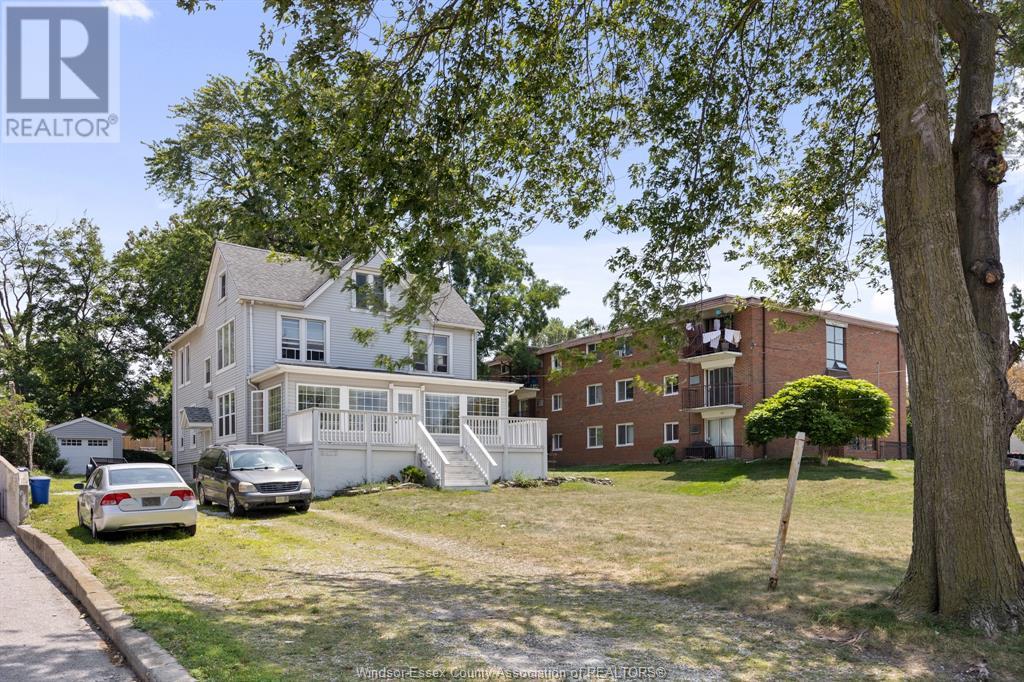 3177 Russell, Windsor, ON N9C 1E3