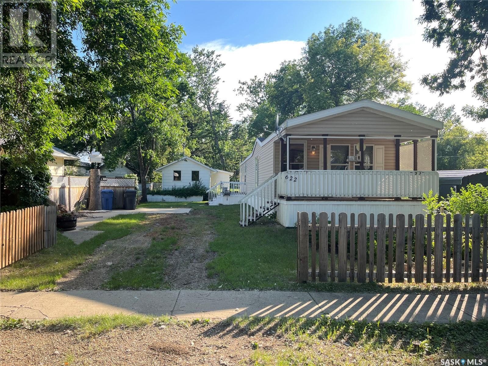 622 Bertrand Ave, Radville, SK S0C 2G0