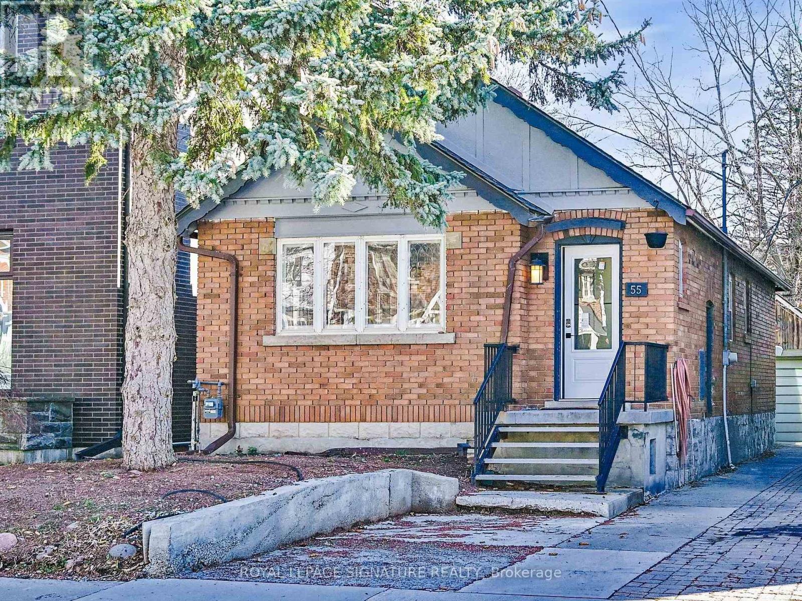 55 Banff Rd, Toronto, ON M4S 2V6