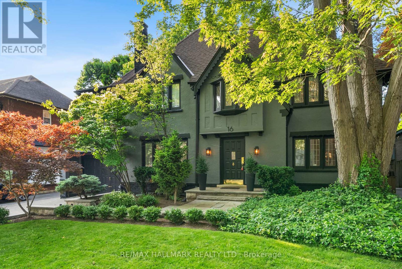 16 Elderwood Dr, Toronto, ON M5P 1W5