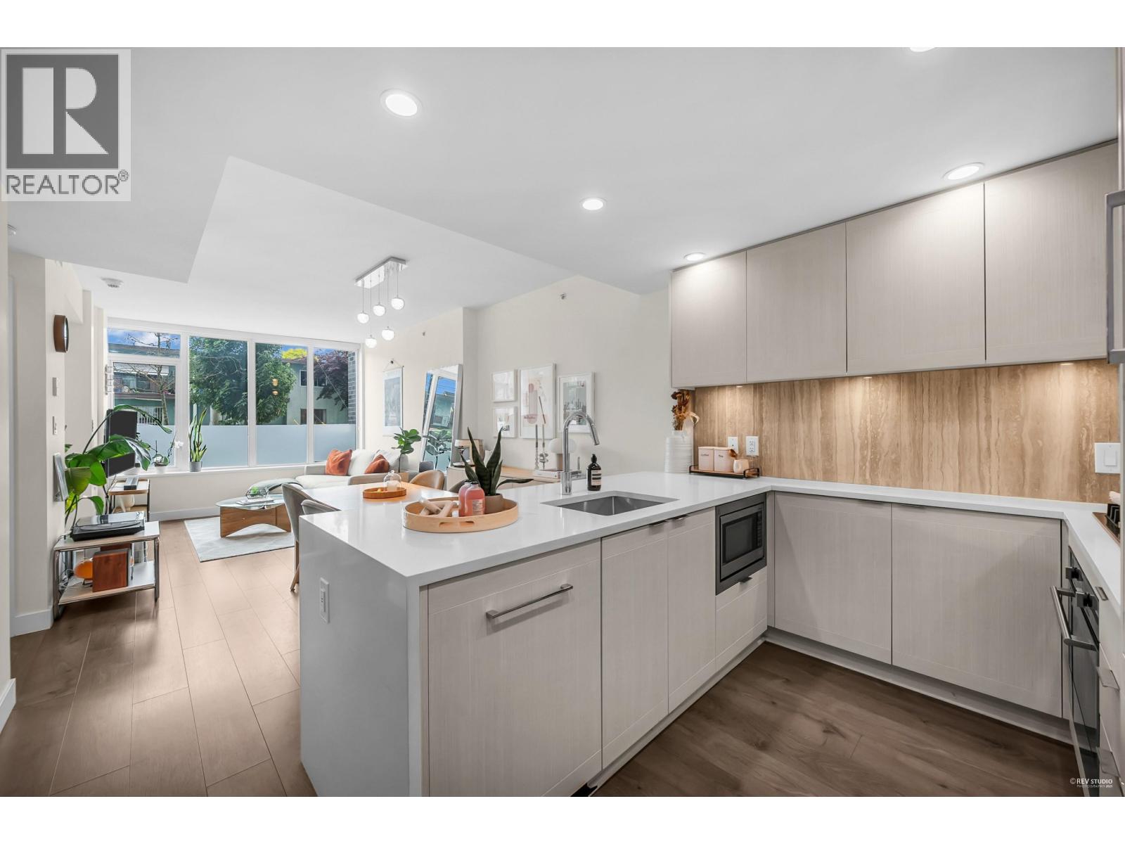 6785 Marlborough Ave, Burnaby, BC V5J 0J3