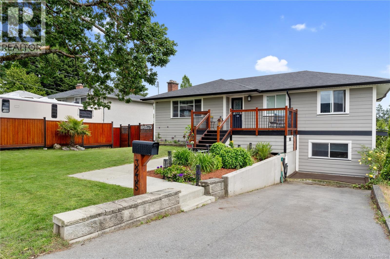 3235 Admirals Rd, Saanich, BC V8Z 4N4