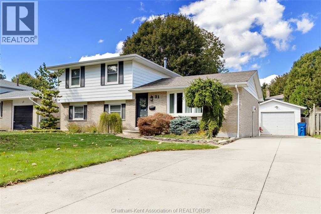 31 Peterborough Dr, Chatham, ON N7L 4C5