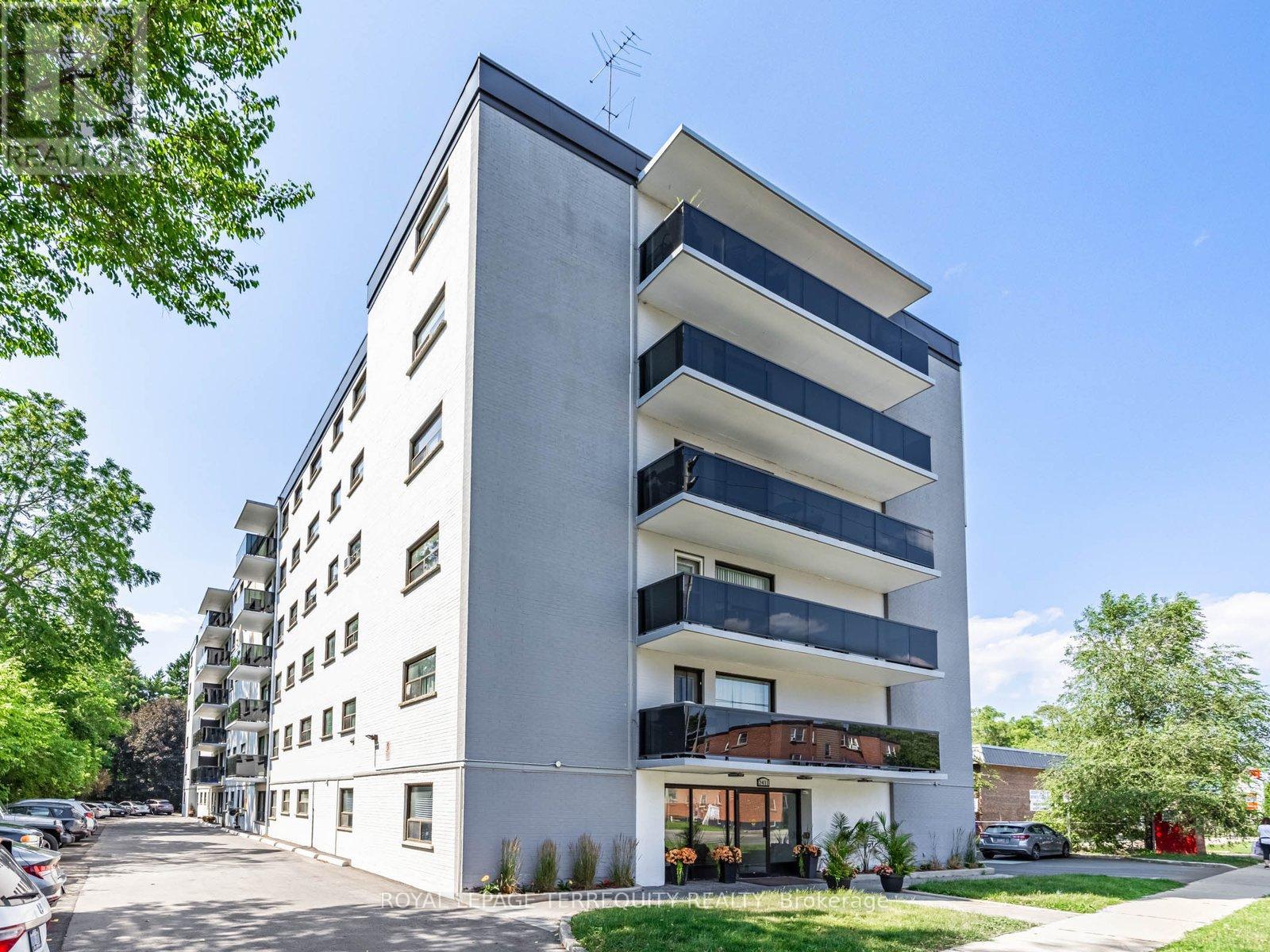 205 2411 New St, Burlington, ON L7R 1K1