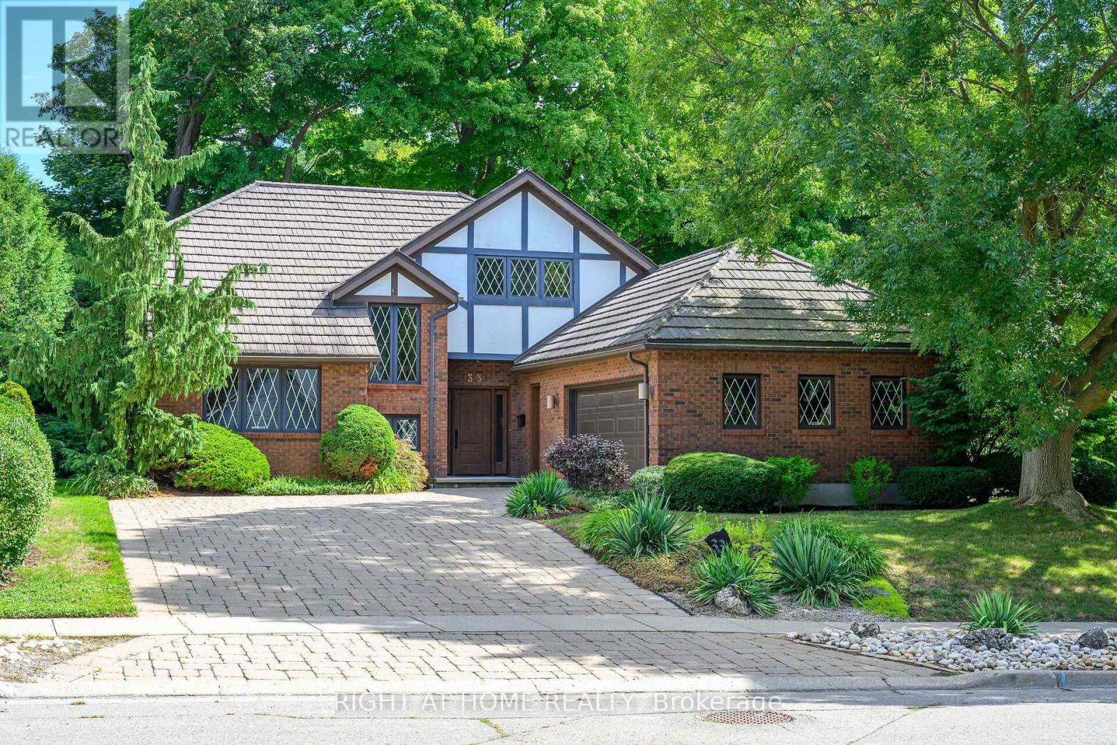33 Walnut Dr, Guelph, ON N1E 4B4