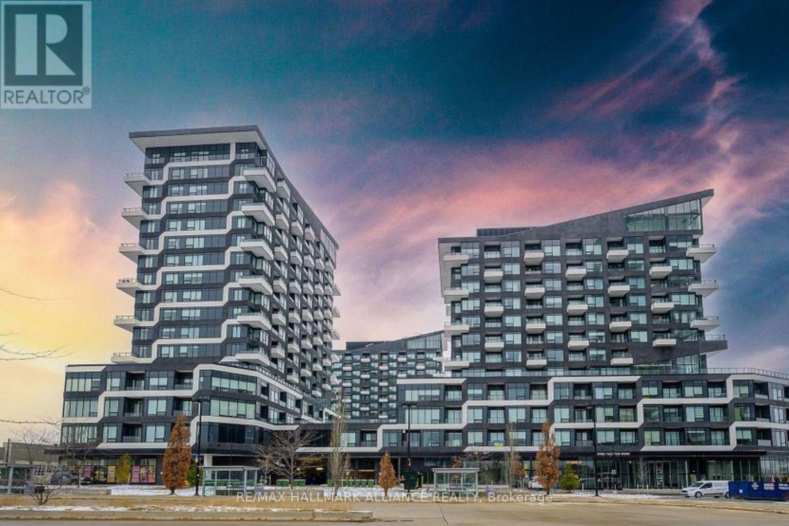 825 2485 Taunton Rd, Oakville, ON L6H 3L8
