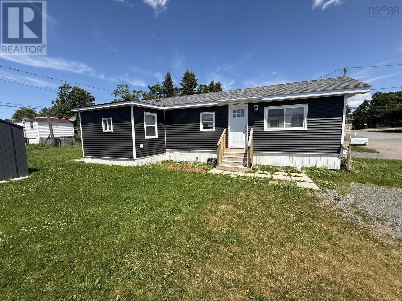 3 Bomber Dr, Truro, NS B2N 2W5