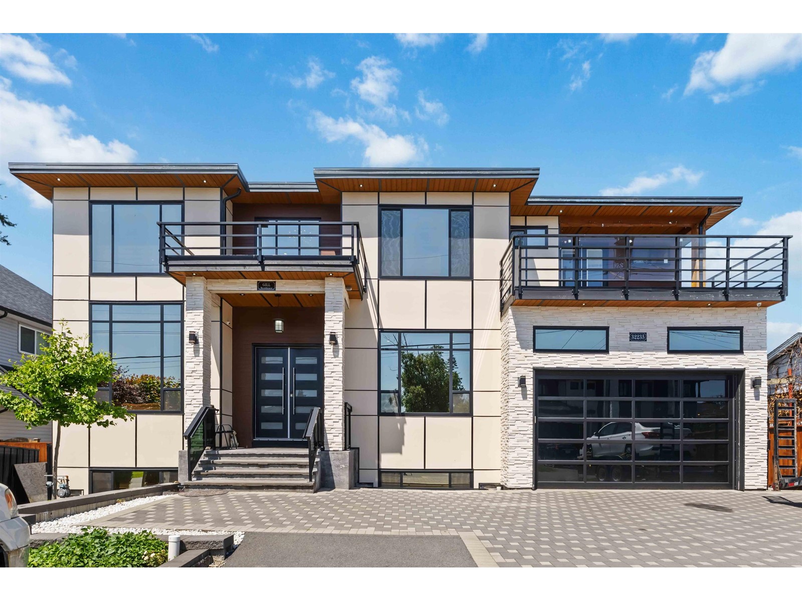 32235 Pineview Ave, Abbotsford, BC V2T 1R2
