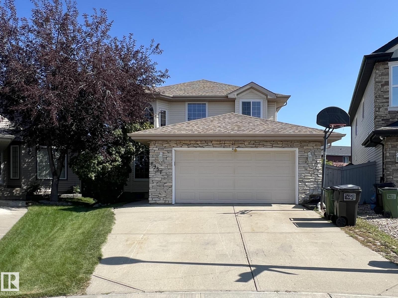6957 Strom Ln NW, Edmonton, AB T6R 0J9