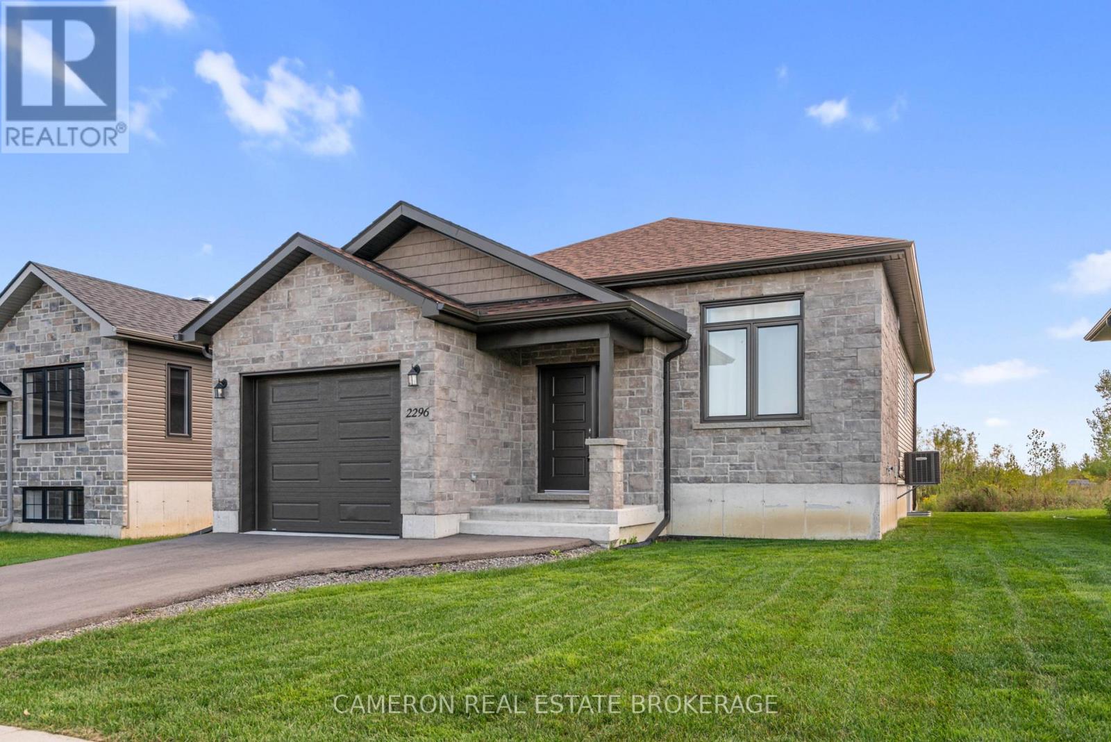 2296 Crewson Ct, Cornwall, ON K6H 7N2