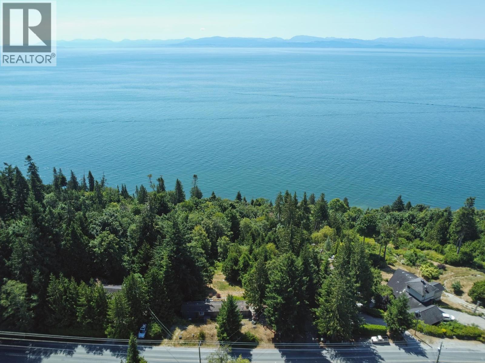 7949 Redrooffs Rd, Halfmoon Bay, BC V7Z 1C6
