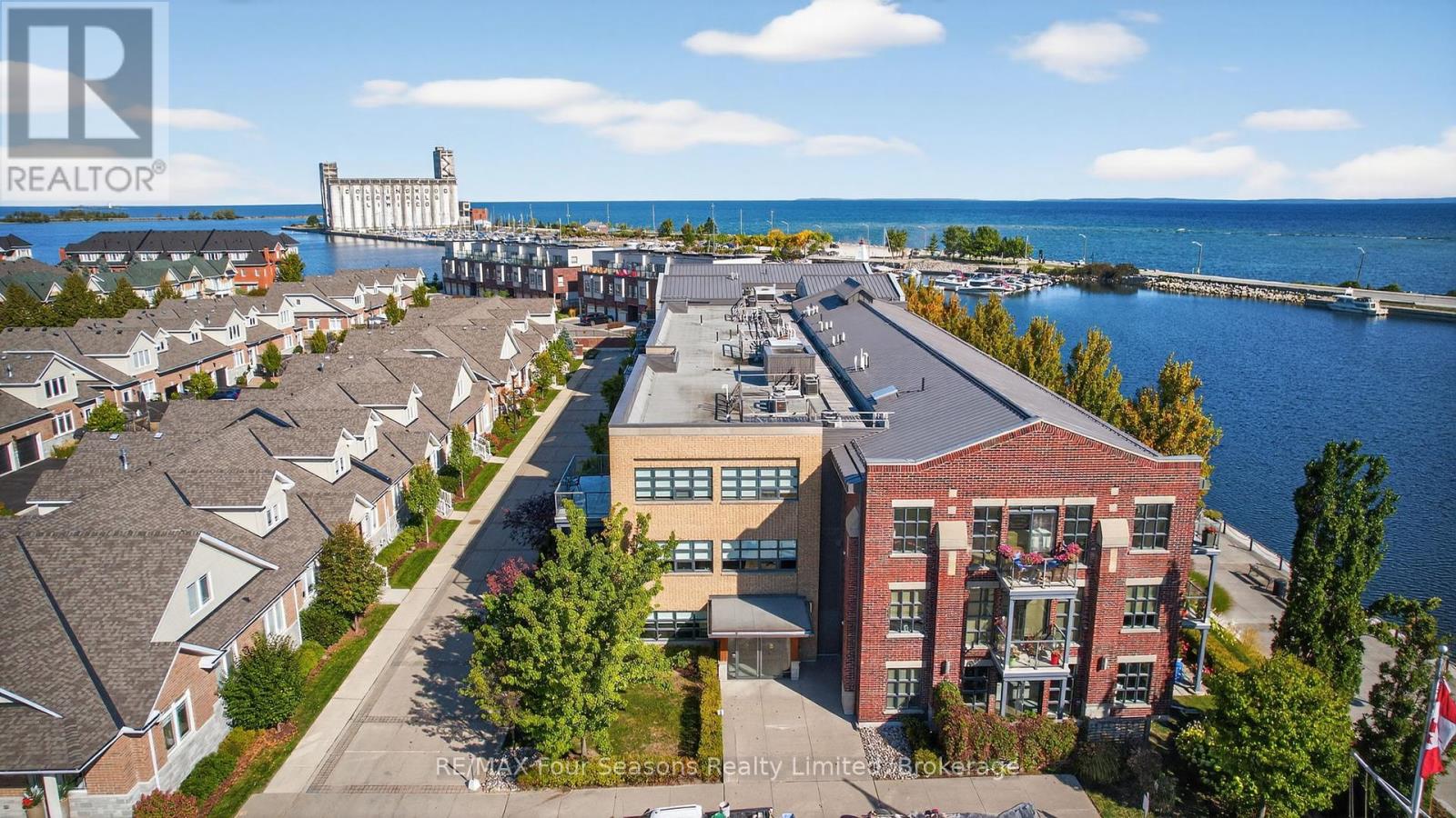 301 1 Shipyard Ln, Collingwood, ON L9Y 0W2