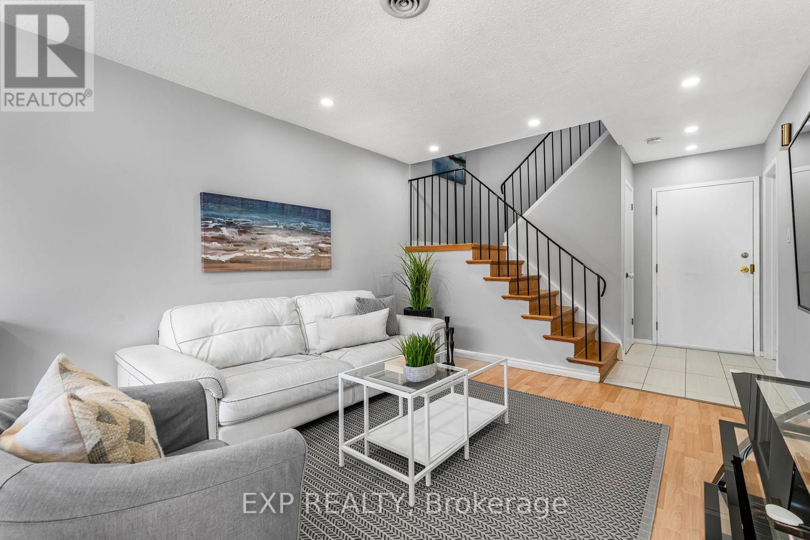 70 6797 Formentera Ave, Mississauga, ON L5N 2M3