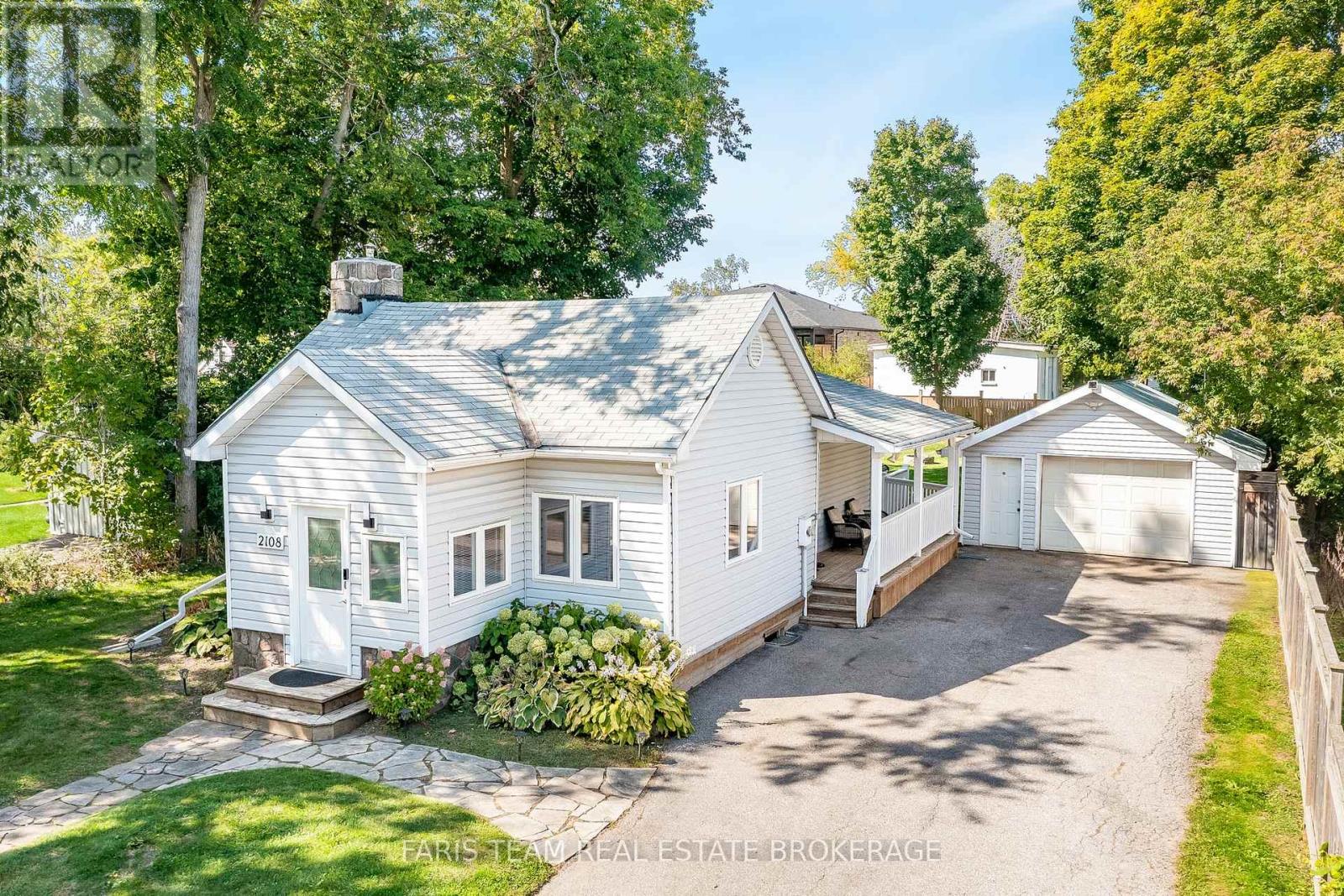 2108 Victoria St, Innisfil, ON L9S 1K4
