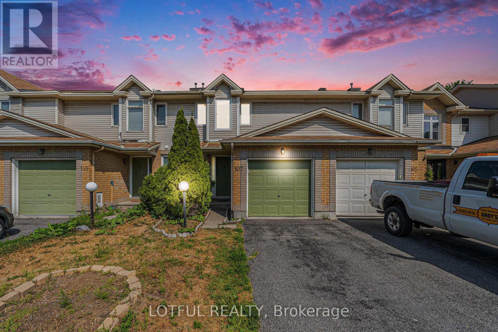 107 Queensbury Dr, Ottawa, ON K2J 4P2