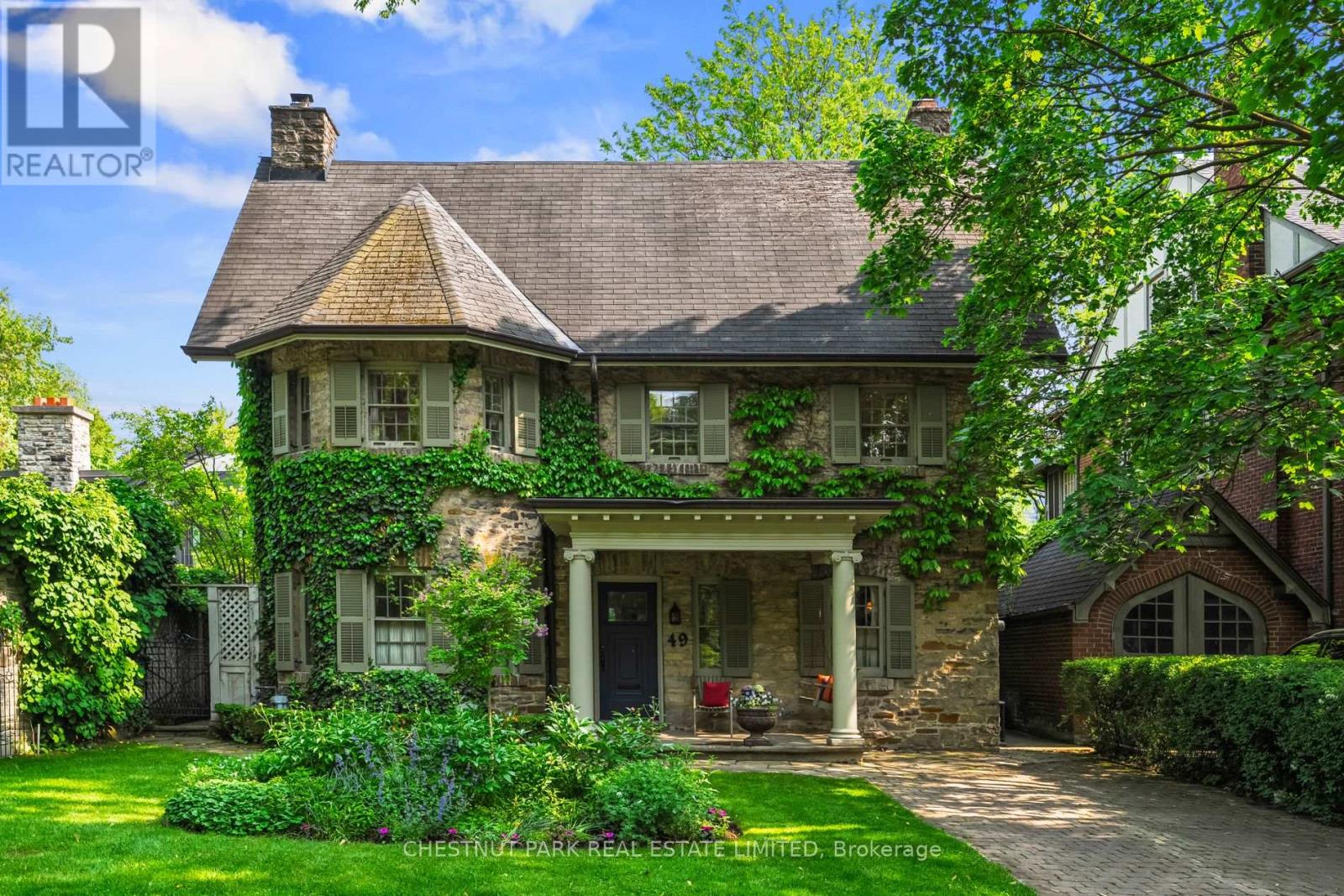 49 Roxborough St, Toronto, ON M4W 1V5