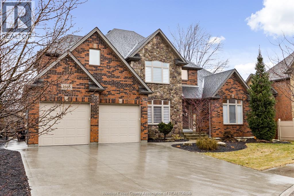 1665 Lansdowne Ave, Lasalle, ON N9J 3X8