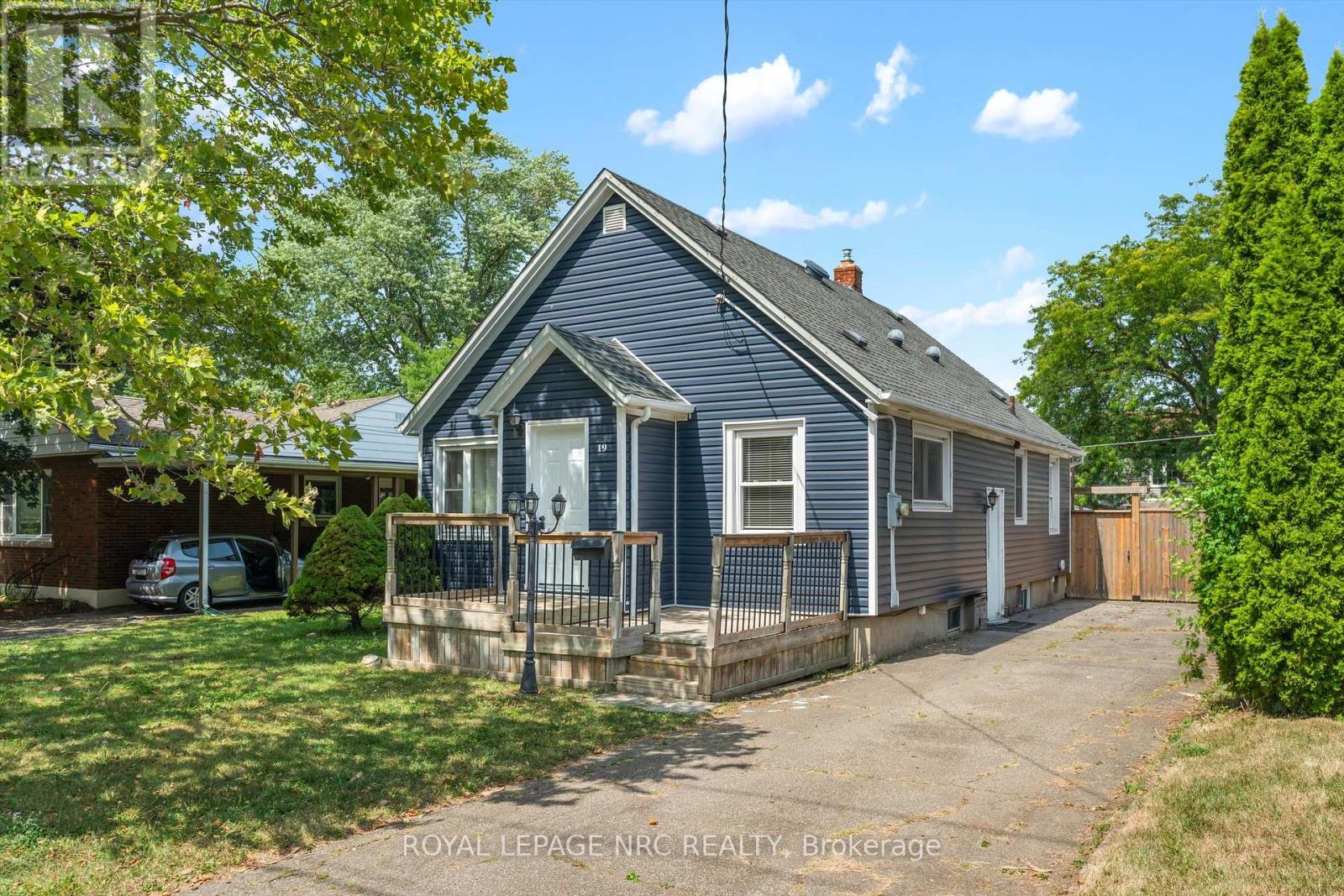 19 Seymour Ave, St. Catharines, ON L2P 1A3