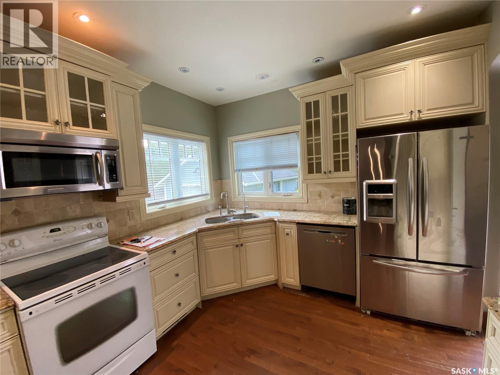 194 Second Ave N, Yorkton, SK S3N 1H1
